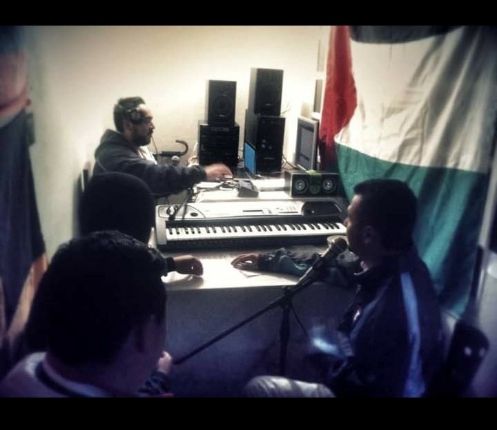 LaFamosaZN's tweet photo. ¿Se acuerdan de nuestro programa de radio popular? 📻🎧⚽
 
#TBT
#ZonaNorte
#popular
#futboleros
#antifa https://t.co/iyBfBRs4dj