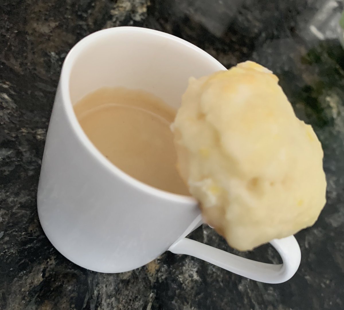 MsMAAV's tweet photo. The little things... ☕️ 🍪 😋#birthdaytreat #madebymaria https://t.co/K5y4T8QsEz