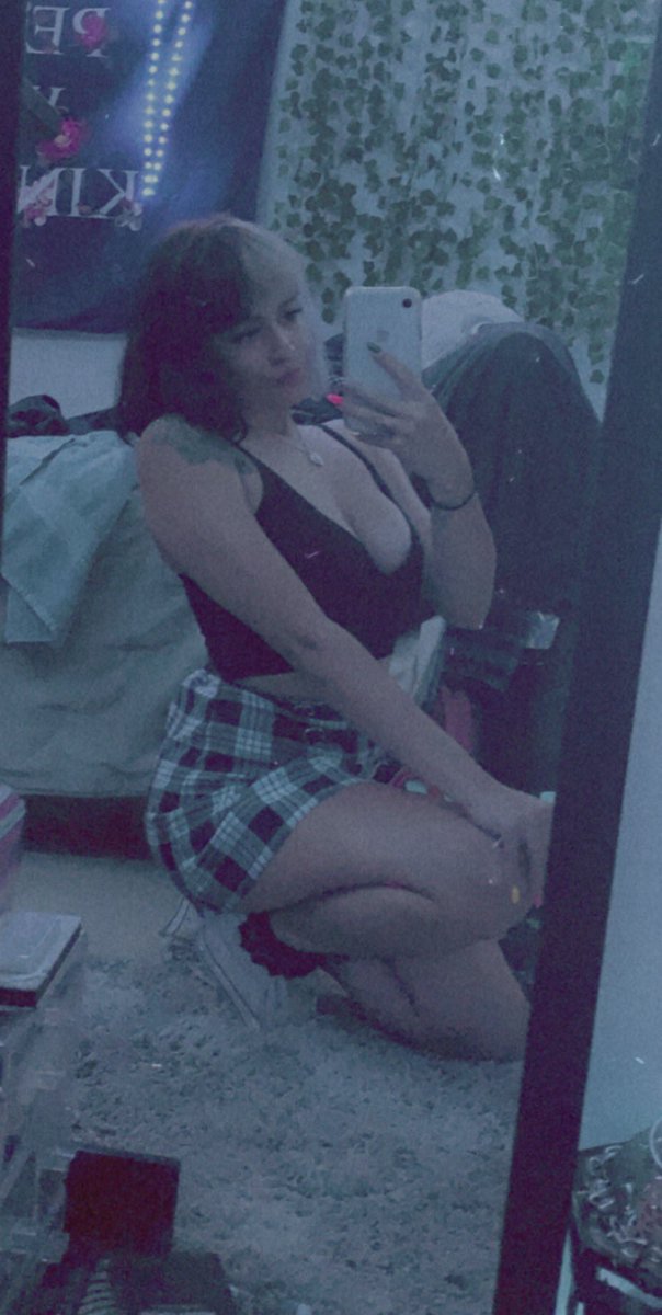 kaingarooo's tweet photo. Another update on my weight loss journey: I am now 115 lbs 🥰😋✨ https://t.co/L1wEWoSSZ7