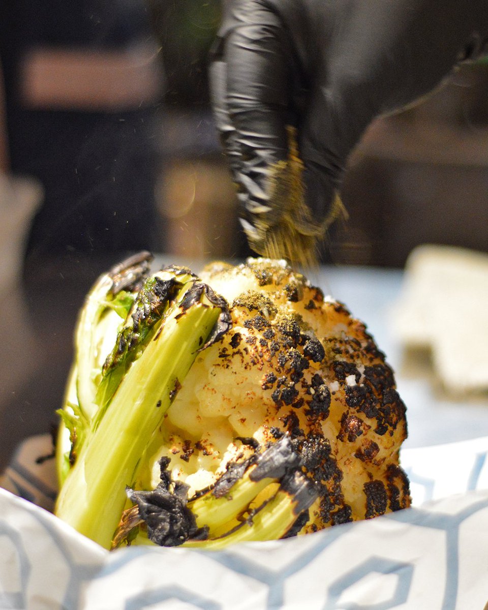 Coliflor rostizada, za’atar y yogurt con menta.
 
Contamos con servicio para llevar. Ordena al 📲55-5086-8065⁣⁣

📍Ámsterdam 53, #ColoniaCondesa
⁣#ComidaParaLlevar