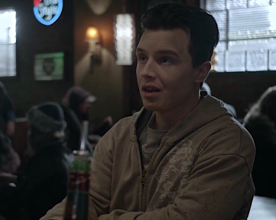 dailymickeys's tweet photo. ↳ s4e4 | strangers on a train https://t.co/nGJKAfnPw9