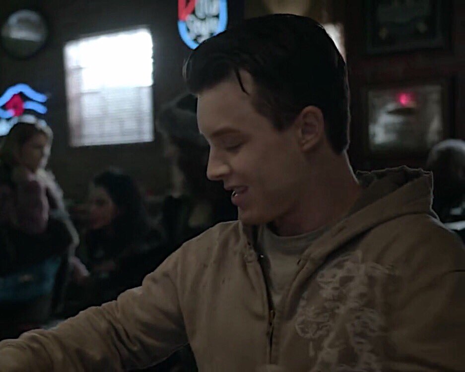 dailymickeys's tweet photo. ↳ s4e4 | strangers on a train https://t.co/nGJKAfnPw9