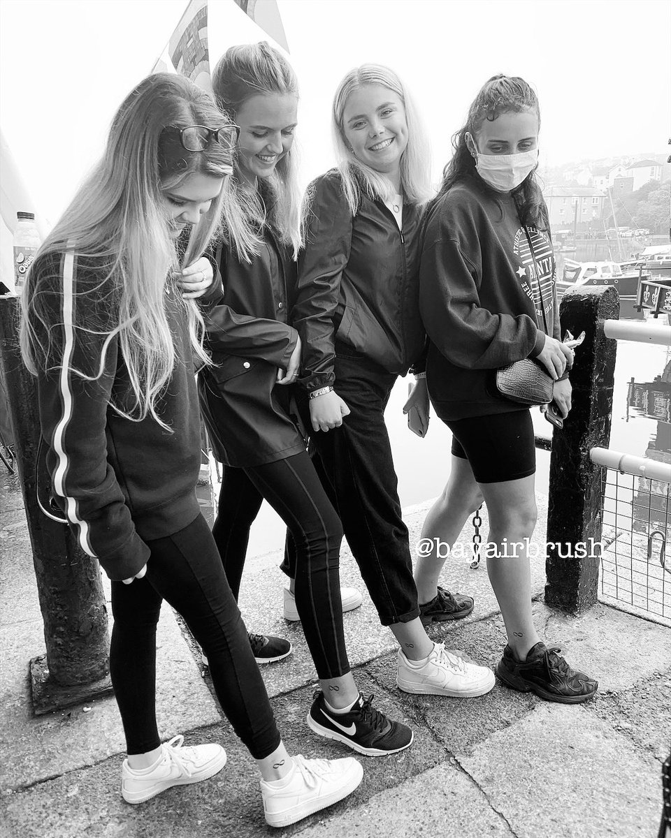 Ankle tattoo team 💜💜💜 #airbrushtattoo #littletattoo #ankletattoo #blacktattoo #brixhamtattoo #brixham #torbay #torquay #paignton #totnes #dartmouth #dawlish #teignmouth #southdevon #devon #windydays #southdevincoast #summer2020 #holidaytime #girlteam #friends #girlsabouttown