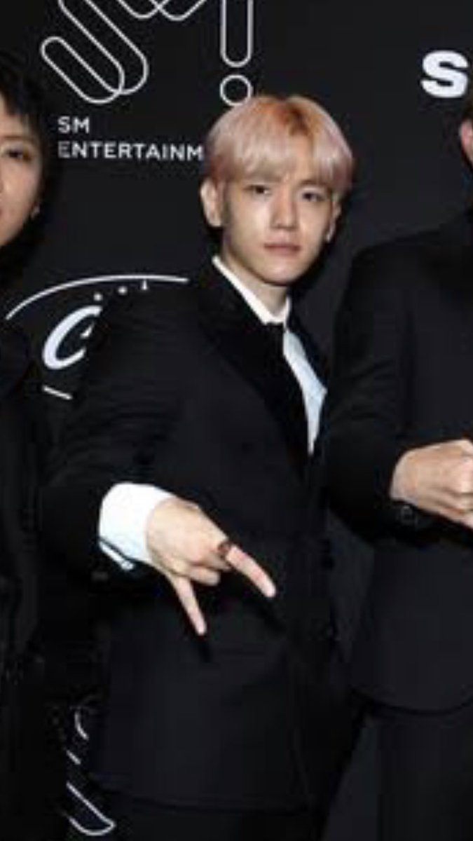 baekhyun - 6/10inconsistent width, other than that pretty okay. not much to say. average