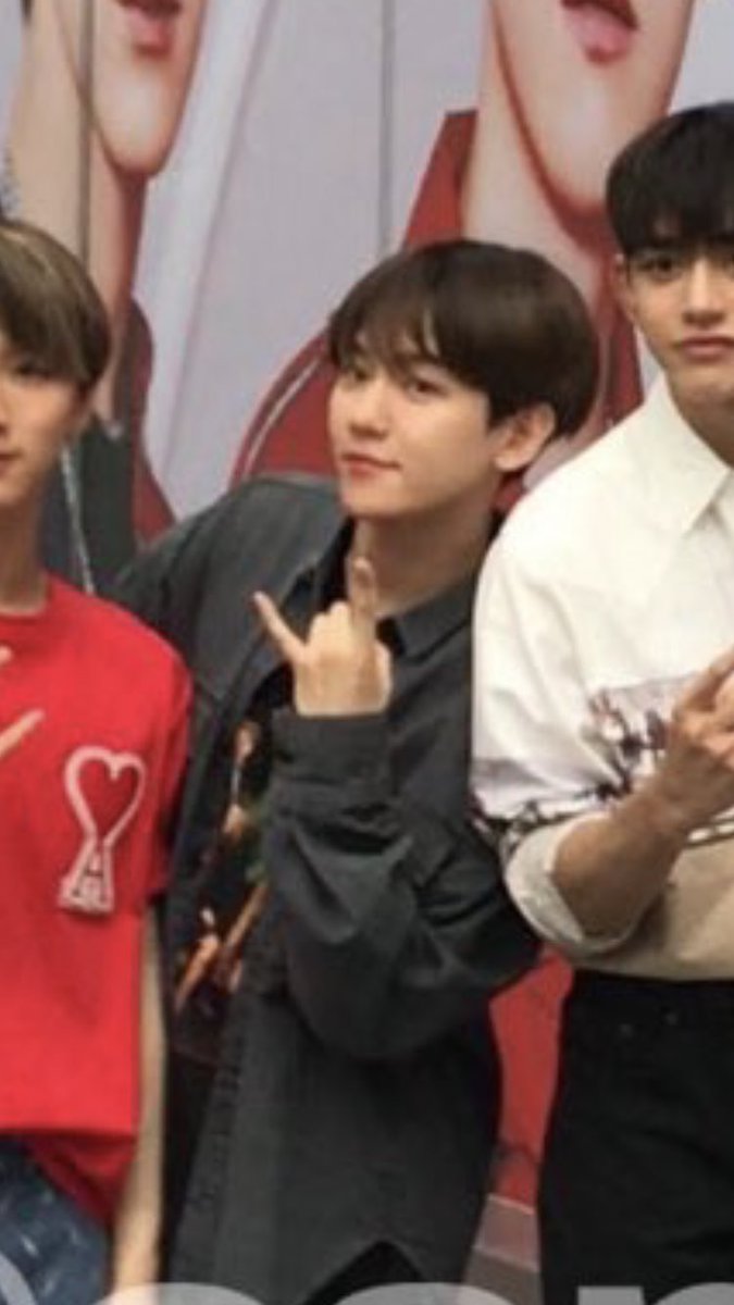 baekhyun - 6/10inconsistent width, other than that pretty okay. not much to say. average