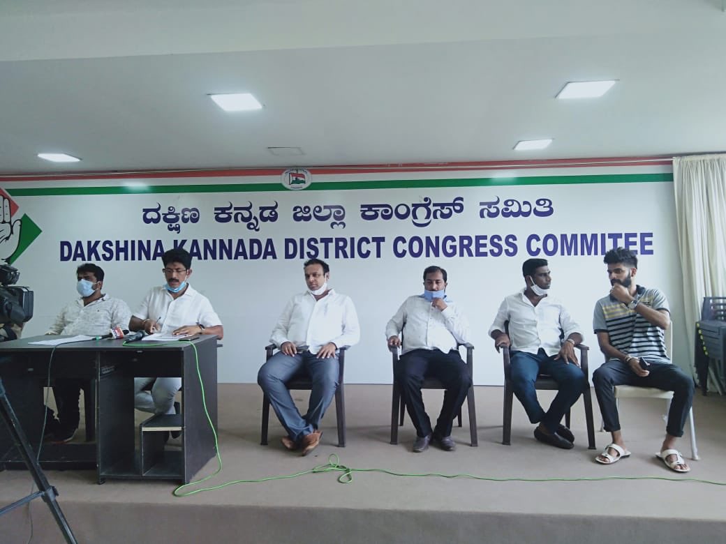 anvith_kateel's tweet photo. ಇಂದು  ಕಾಂಗ್ರೆಸ್ ಕಛೇರಿಯಲ್ಲಿ ನಡೆದ ಪತ್ರಿಕಾಗೋಷ್ಠಿಯಲ್ಲಿ ಭಾಗಿಯಾದ ಕ್ಷಣ . 
@anil_sai489 @VinayarajAC @OfficeOfDKDist1 https://t.co/hfL2zEyZl0