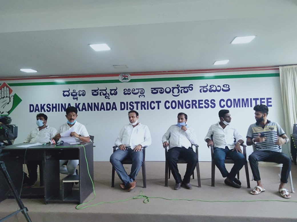 anvith_kateel's tweet photo. ಇಂದು  ಕಾಂಗ್ರೆಸ್ ಕಛೇರಿಯಲ್ಲಿ ನಡೆದ ಪತ್ರಿಕಾಗೋಷ್ಠಿಯಲ್ಲಿ ಭಾಗಿಯಾದ ಕ್ಷಣ . 
@anil_sai489 @VinayarajAC @OfficeOfDKDist1 https://t.co/hfL2zEyZl0