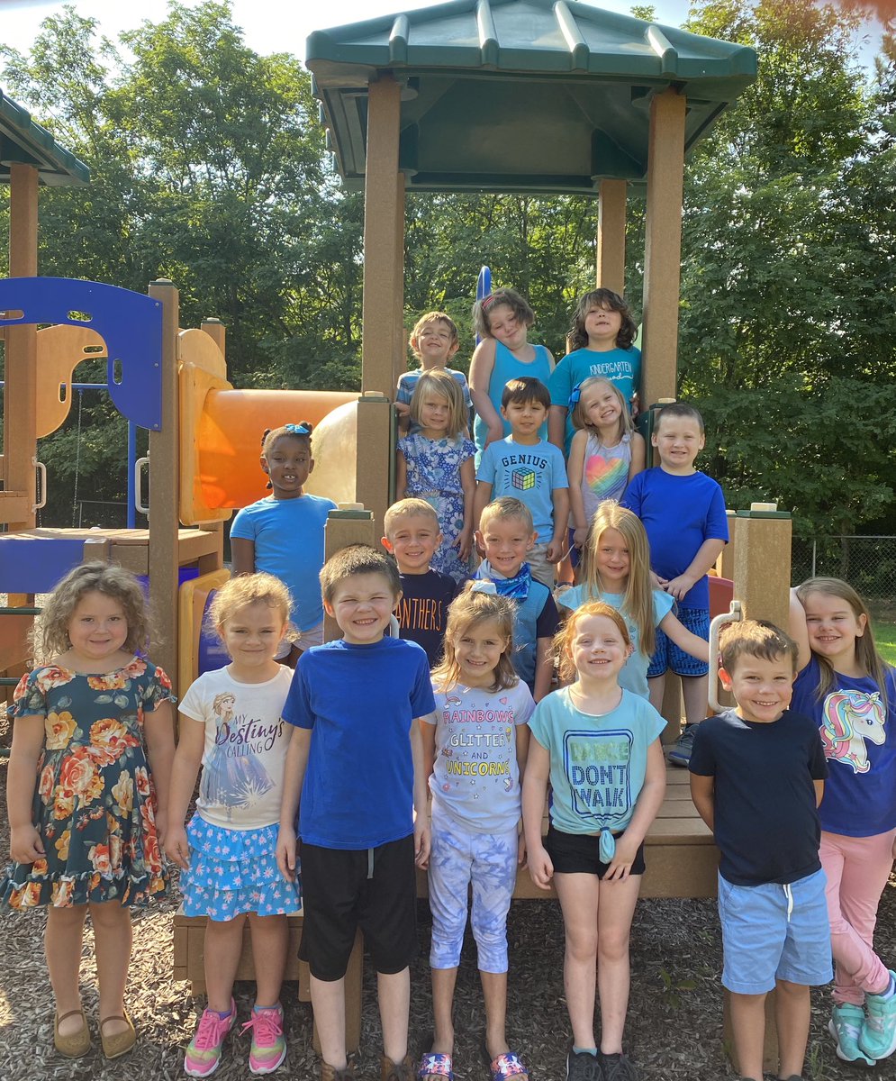 100% blue participation today! 💧🐳🦋🧢👖👕<a href="/CENT_Tweets/">Centennial Panthers</a>