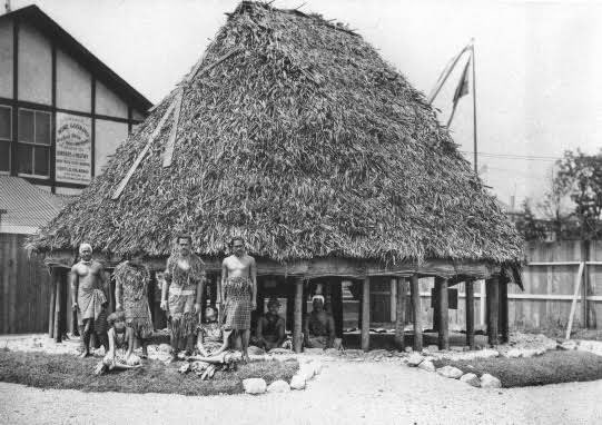 Vibe human zoo sangat terasa dalam World’s Columbian Exposition ini. Apalagi karena acaranya memang merupakan selebrasi “dibawanya kebudayaan/civilization ke Dunia Baru” oleh Christopher Columbus. Dalam kata lain, pameran ini adalah selebrasi dari kolonialisme.