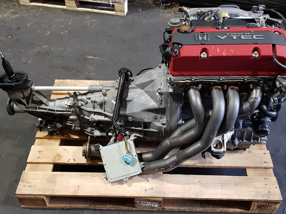 NipponAutos's tweet photo. JDM 2001 HONDA S2000 AP1 F20C DOHC VTEC ENGINE CONVERSION KIT 🔰🎌

🔴 ORDER NOW 🔴

🎌 FRESH LOW MILEAGE JDM STOCK
🌏 WORLDWIDE SHIPPING
⚜️ 25+ YEARS EXPERIENCE IN JDM IMPORTS

DM us or contacts us below for further information 👇

#honda #hondas2000 #s2k #jdms2k #f20c #f20club https://t.co/DstDAoKVC6