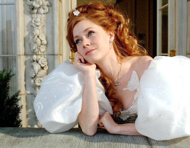 HAPPY BIRTHDAY to the incredible AMY ADAMS   ps I meet her once and she s the sweetest person i meet! 