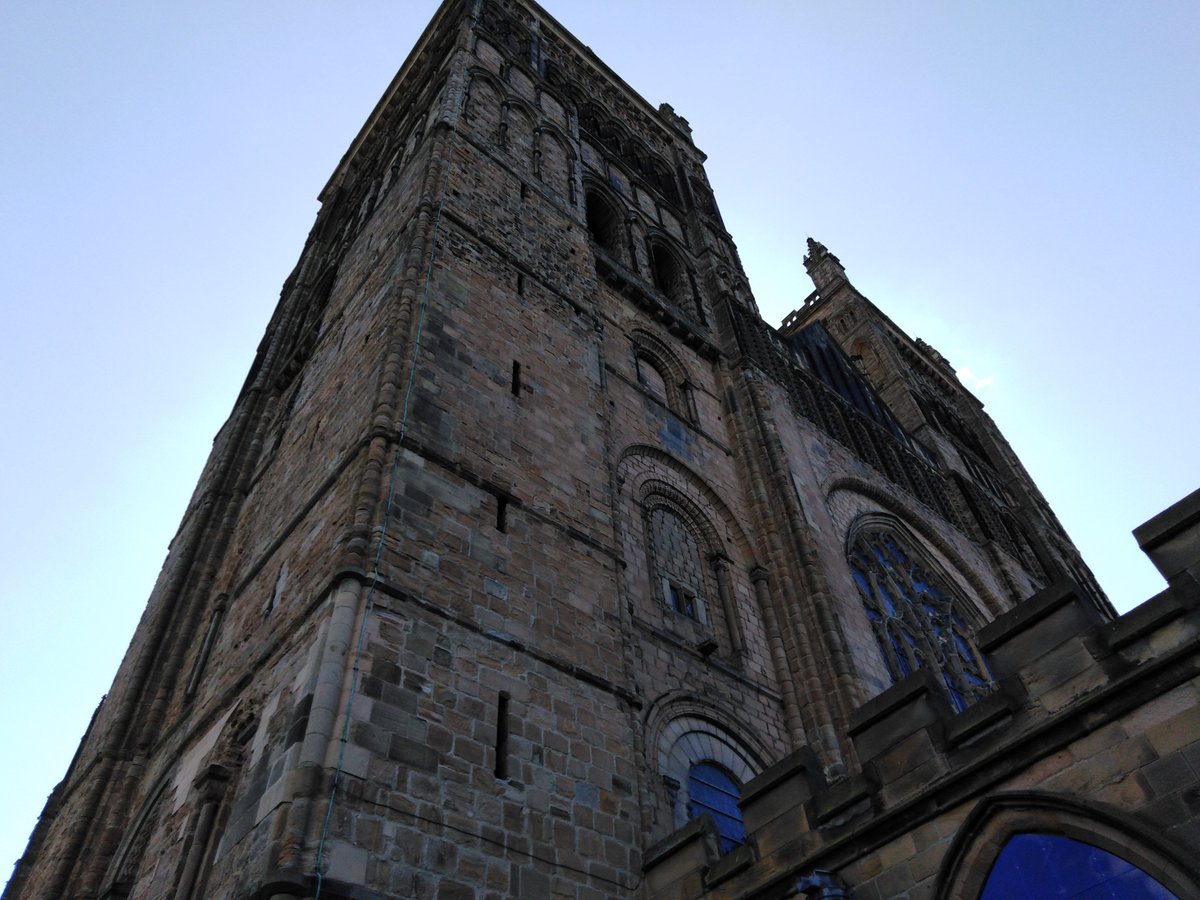 I am in Durham! Therefore I took on the very important job of photographing the love of  @JayHulmePoet's life, Durham CathedralA THREAD OF PICTURES(....yes I wore the t-shirt)