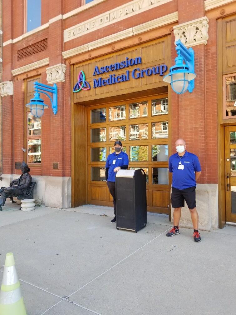HealthParkHosp's tweet photo. Say hello to our hard working valet team members at our newest @Ascensionorg primary care and women’s health clinic in Milwaukee's historic third district. 

For more information on our #valetservices visit us at https://t.co/R9hO65OfVf https://t.co/dZpikhMVWZ