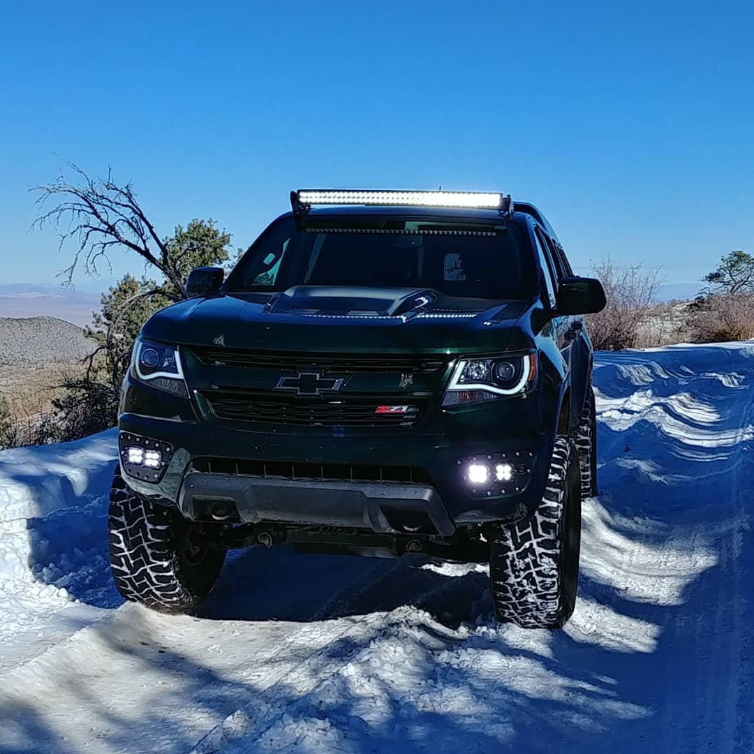 ZROADZOfficial's tweet photo. Don't settle for a flimsy, leak-prone roof-mounted light bar! Install a ZROADZ Roof Mount LED Kit and take advantage of our patented mounting system, hidden wire pass-thru and the sturdiest mount available on the market! 🔥 #zroadz #chevrolet 📸 @airborne101xjd https://t.co/YBZsbJhqHR