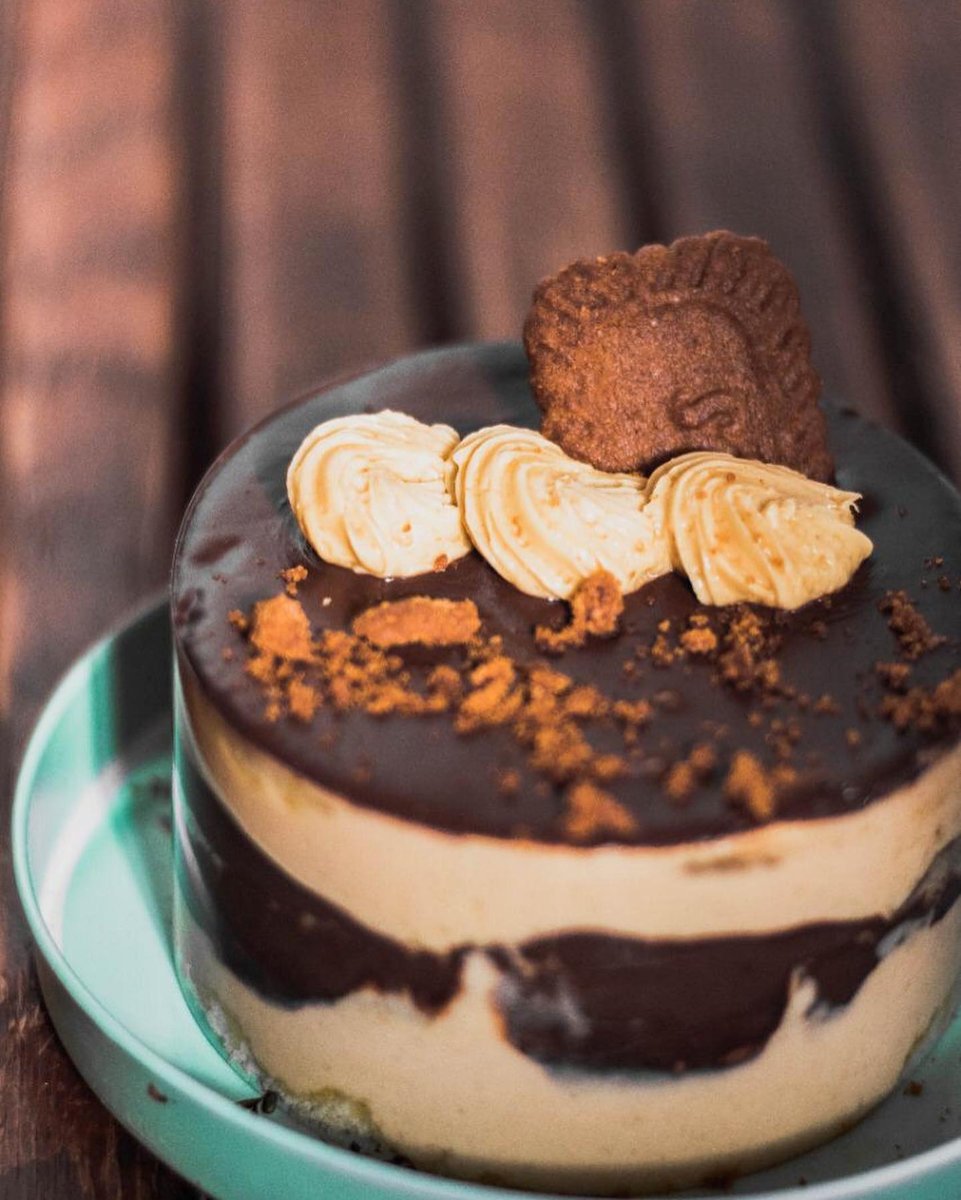 NOLACupcakes's tweet photo. THE BEST between TWO WORLDS ! NOLA Nutella Lotus Mini Cake 😋😋😍
#NOLACupcakes #NOLAcakes #minicake #cake #summervibes #summertime #summer #nutella #lotus
nolacupcakes ❤️ ( #📷 @sllamaa ) https://t.co/UqJPBmZXLq
