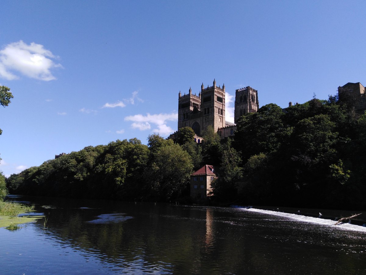 I am in Durham! Therefore I took on the very important job of photographing the love of  @JayHulmePoet's life, Durham CathedralA THREAD OF PICTURES(....yes I wore the t-shirt)