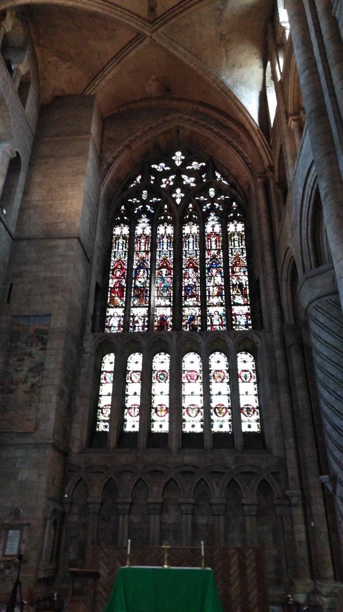 I am in Durham! Therefore I took on the very important job of photographing the love of  @JayHulmePoet's life, Durham CathedralA THREAD OF PICTURES(....yes I wore the t-shirt)