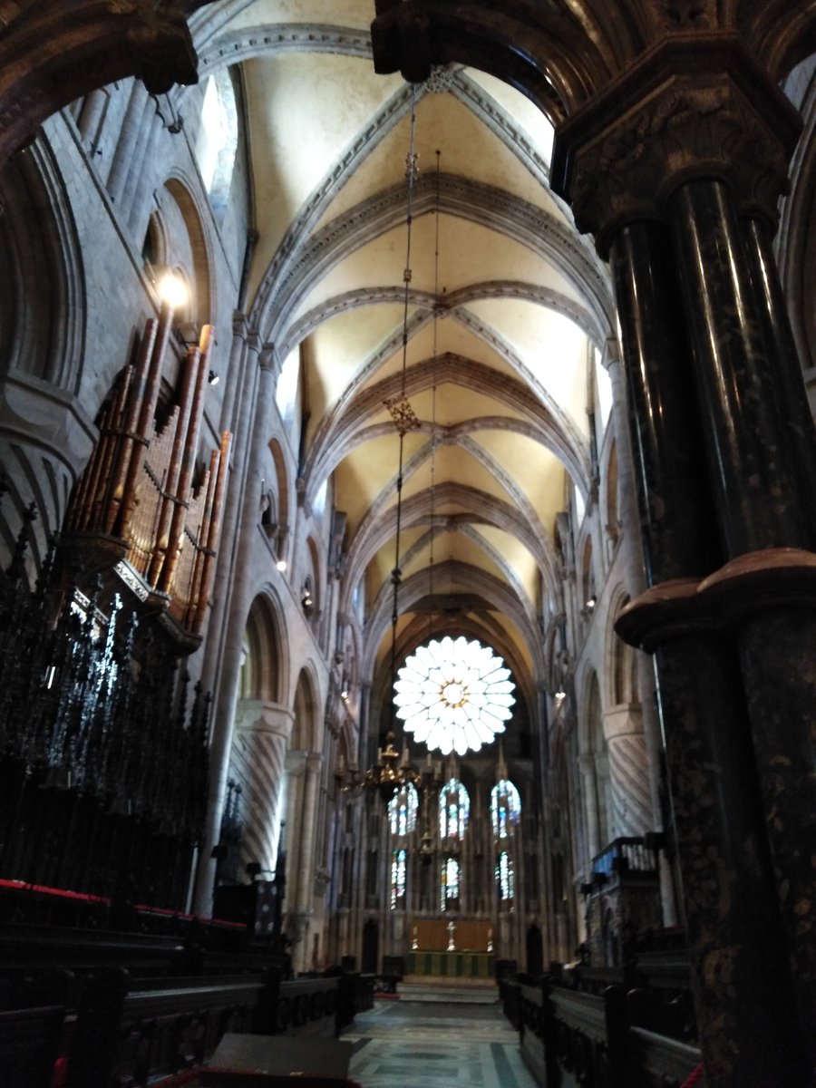 I am in Durham! Therefore I took on the very important job of photographing the love of  @JayHulmePoet's life, Durham CathedralA THREAD OF PICTURES(....yes I wore the t-shirt)