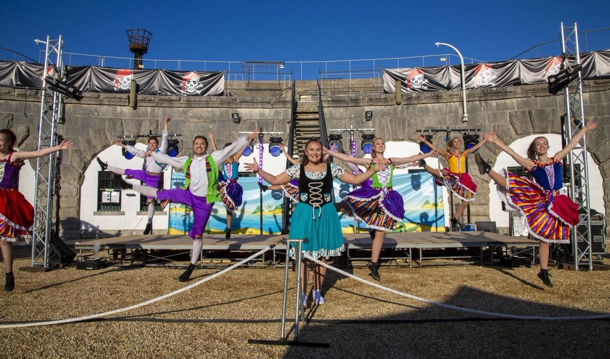 simonsladen's tweet image. #Panto Review: @MTMPanto's Summer #panto Pirates of the Pavilion - Live at the Nothe Fort! via @BritTheatreGuid britishtheatreguide.info/reviews/pirate…