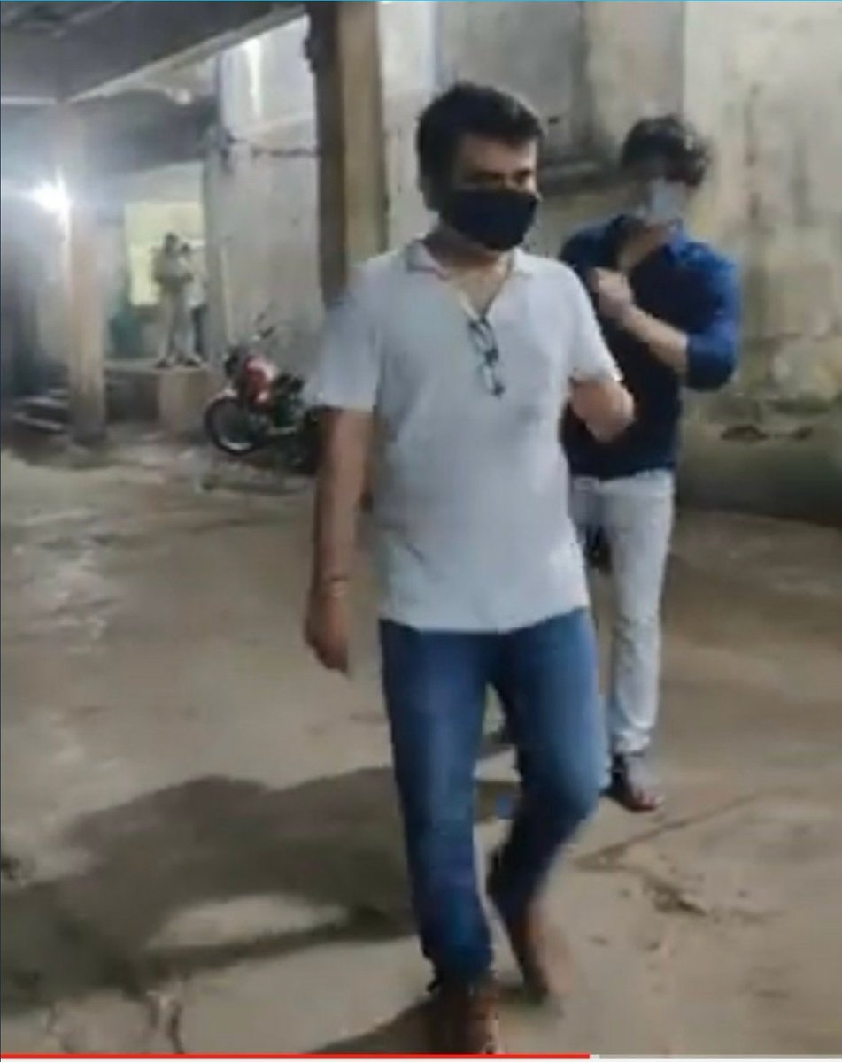 The man in white is supposedly Suraj Singh.He is seen with Rhea and her family at Cooper hospital and also with Sandip Ssingh on the same day.He is one of the directors of the company "Dhoni Entertainment Private Limited". #CBIInMumbai