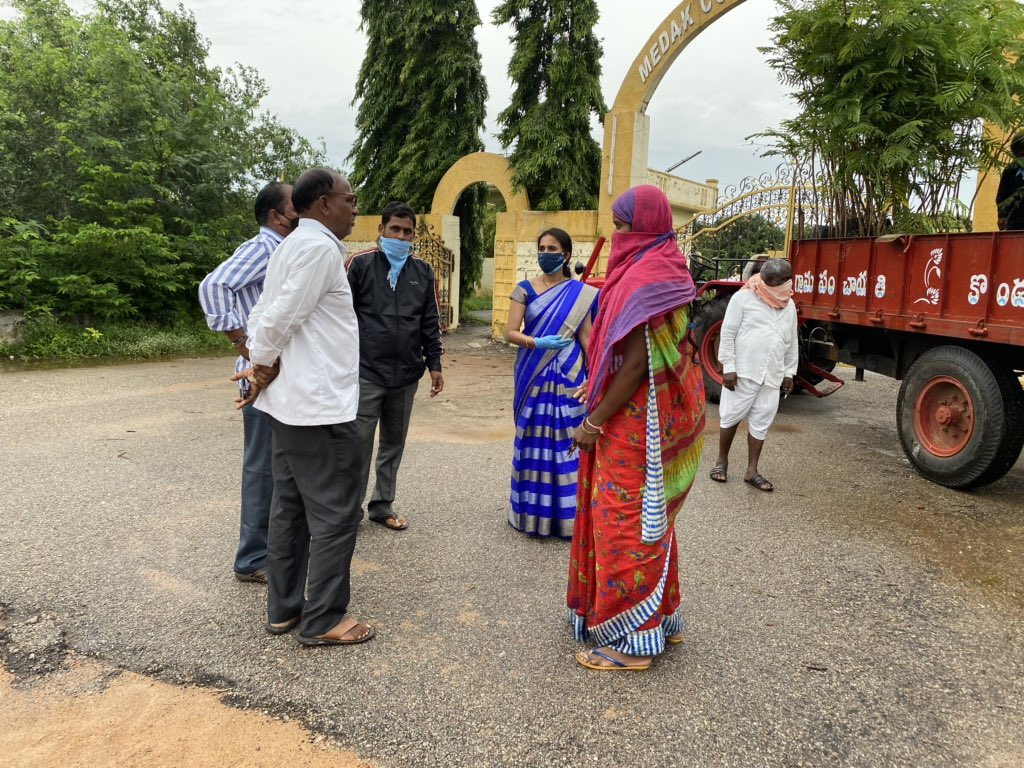 Toady we Continued with #HarithaHaaram plantation work at Rajiv Rahadari along with our MPDO Garu,MPO Garu,TA Garu & PS 
Took safety measures at highway During plantation🚫
Would like to thank our #NREGS labour who continue to work Inspite of rain 🙏your support is my strength.