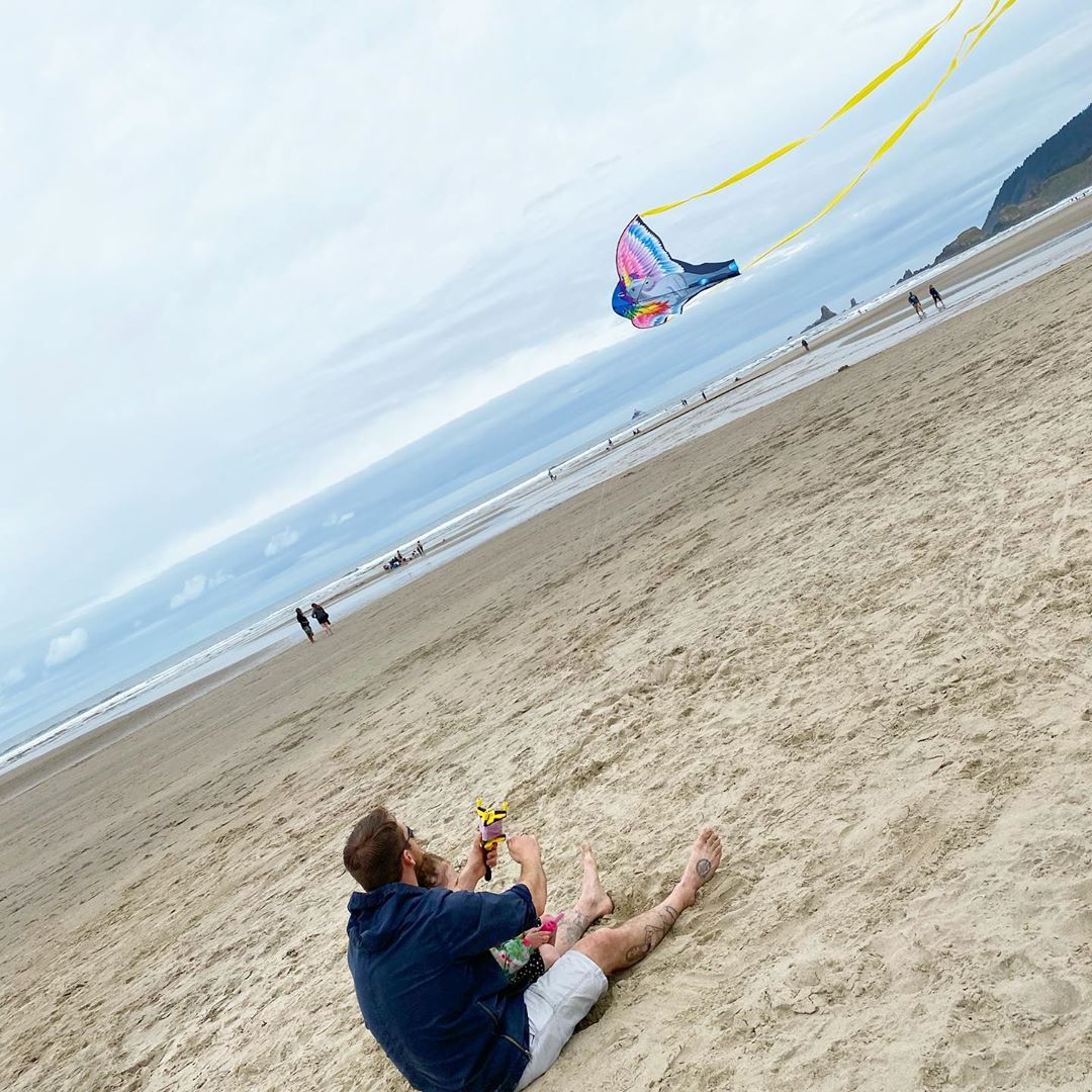 flyxkites's tweet photo. Sending love to @mscortneyrose and this duo for sharing this pic, feat. our @Costco #unicorn kite ❤️ 

#xkites #unicorns #unicornio #unicornparty #oregon #cannonbeach #dad #daddysgirl #tbt #parenting #parentinglife #kite #flyingkites #toys #toyshop #activitiesforkids #family https://t.co/g13q4MO16d