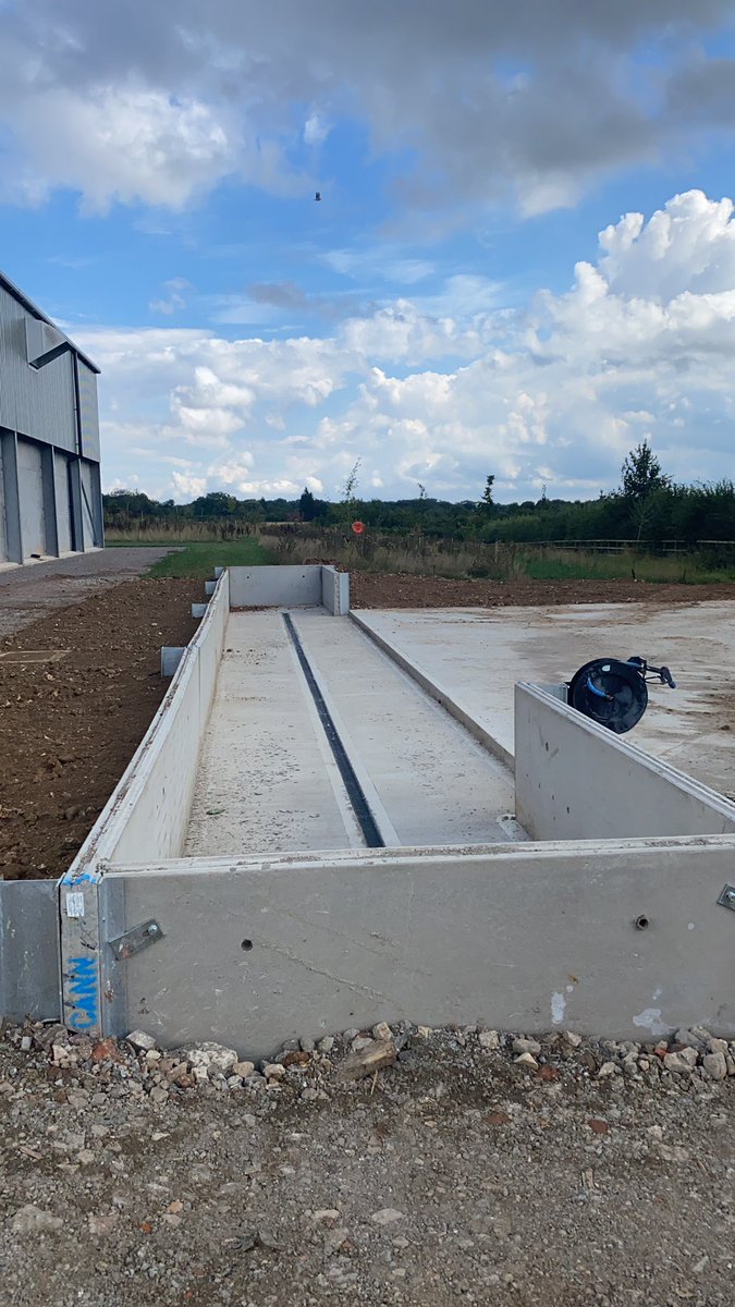 Lads christening the new wash down area. Designed and built by the team in house. Bio bed to be built next when we get the grant 🤞. Good safe controlled wash down area.    Good effort #rooknestestate.