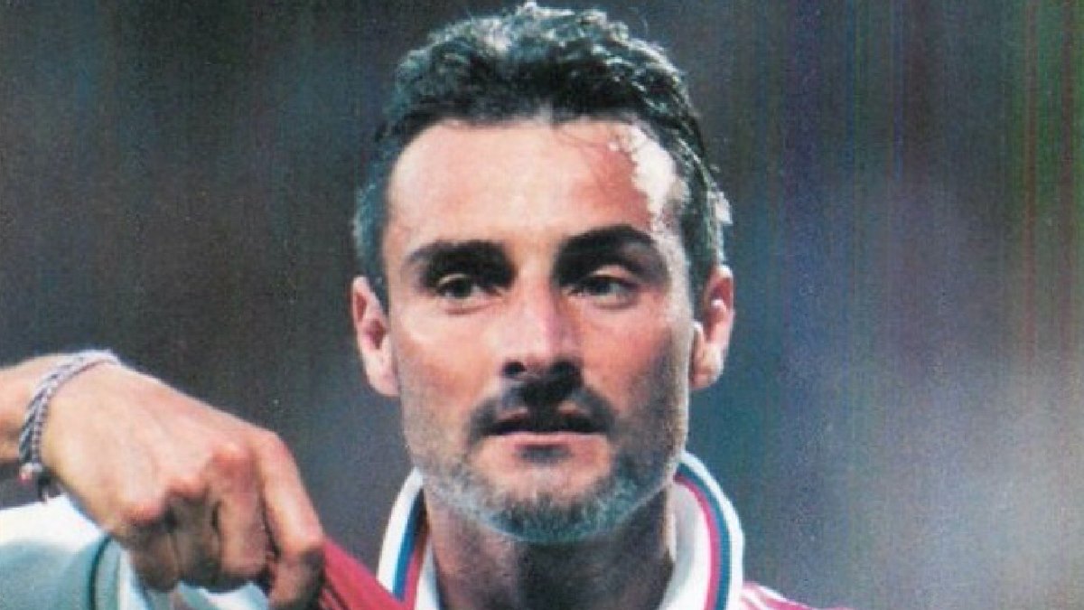 phanou_herko's tweet photo. Il y a 21 ans, jour pour jour, le vendredi 20 août 1999, Alain Caveglia inscrivait, à Metz, le dernier de ses 63 buts lyonnais. 

Pour toujours, il restera Cavegoal ! https://t.co/bR8z6yUMbN