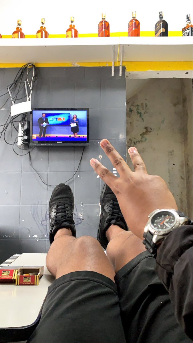surfist90021750's tweet photo. Que aquelas energias ruins e um caminho mal traçado, não me derrube  nunca em um dia de pensamentos bagunçados 🙏🏾 luta 🏃🏾‍♂️ https://t.co/38nqnCxDGv