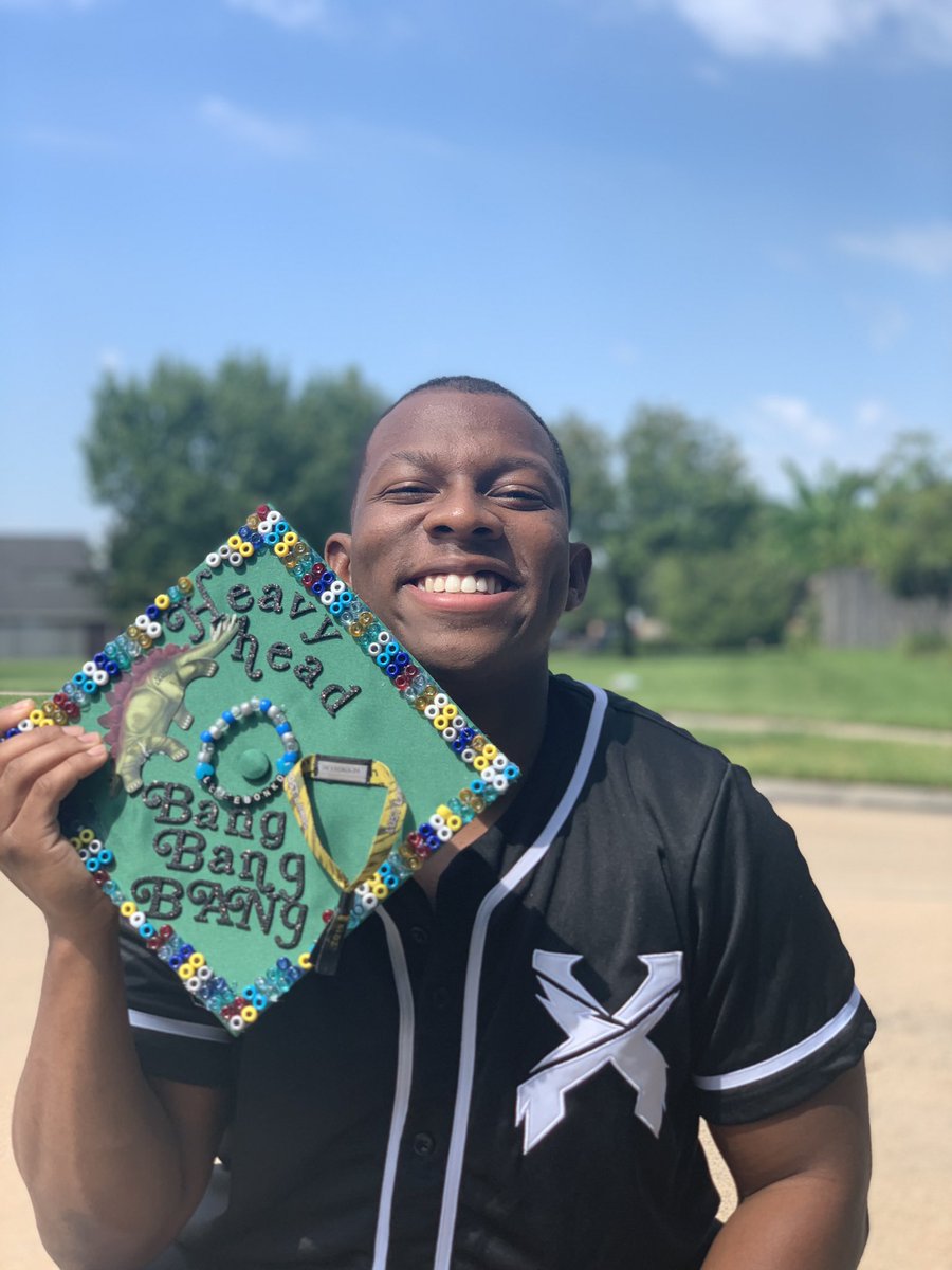 Camcamculli's tweet photo. Aye, I graduated, tag a hater and @Excision for me because 1. He is my father and 2: This cap was decorated because of him😫 https://t.co/w7avx7LtL3