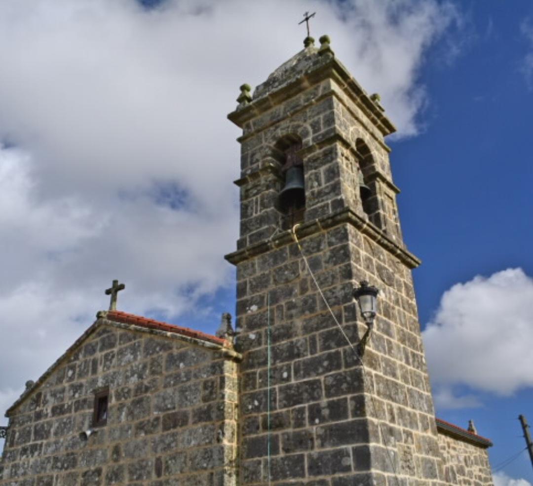 SabiasGalicia's tweet photo. Sabías que a parroquia de San Sebastian de Serramo en #Vimianzo, conta coa cruz procesional mais antiga de #Galicia. Trátase dunha xoia da orfebreria románica da época do arcebispo #Xelmirez. https://t.co/12j1oIIgki