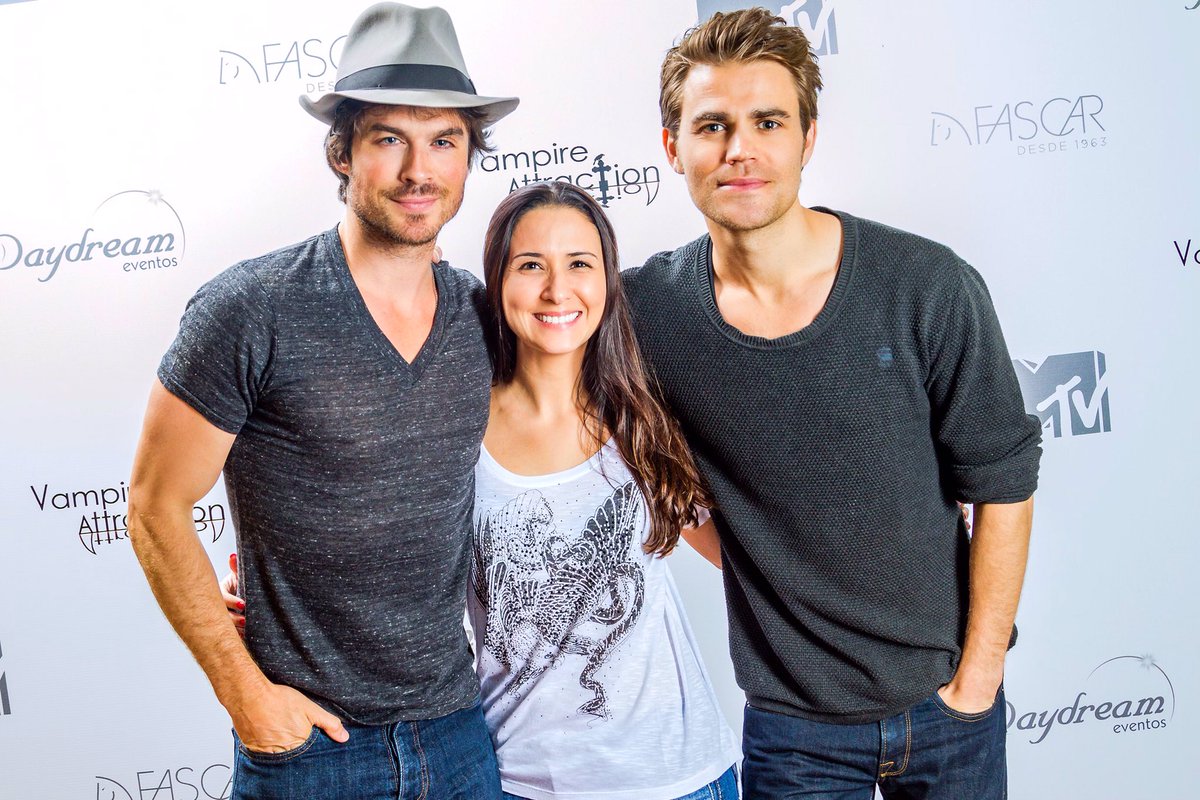 carolina_arouca's tweet photo. #tbt para quando eu trazia esses homens lindos para o Brasil 🖤
#DaydreamMemories #VampireAttraction2015 #somerwesley #tvd 
https://t.co/Ue4GXuW66U https://t.co/YmJZwzWyQx