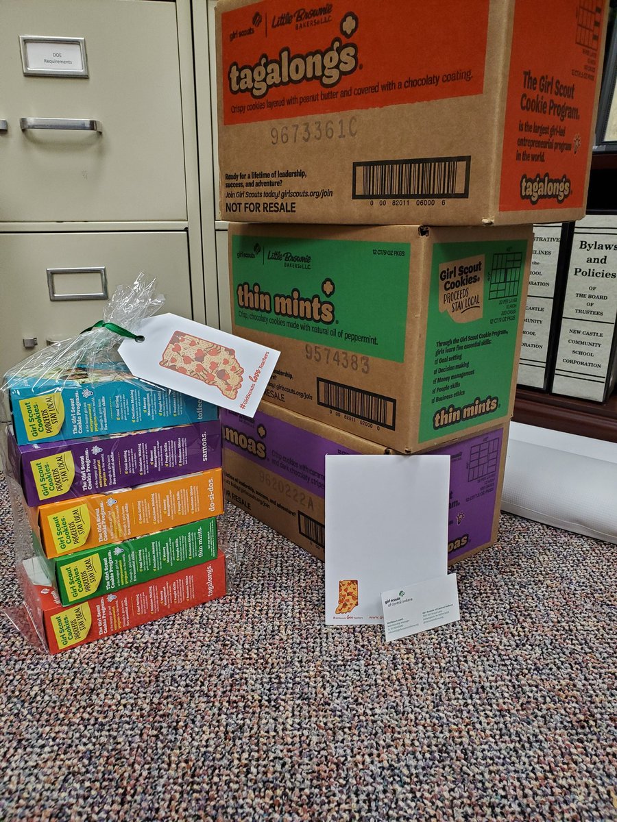 ParkerPanthers0's tweet photo. Thank you to the Girl Scouts of America for the free cookies!  Parker Teachers LOVE them! https://t.co/7Yz1c8U6dR