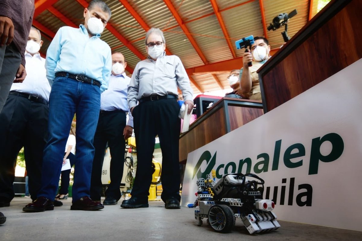 mrikelme's tweet photo. Hoy entregamos equipo tecnológico y de infraestructura educativa a los planteles del @ConalepCoahuila, que consta de cinco brazos robóticos FANUC 2000 utilizados en la industria automotriz, así como herramientas que ayudarán a potenciar las habilidades de sus estudiantes. https://t.co/c0aMGD0Xhk