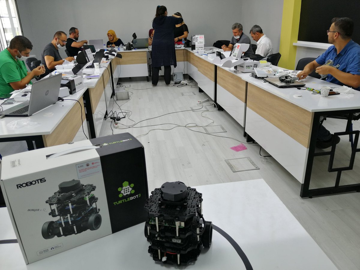 inamli's tweet image. Eğitimde yarın ROBOTIS&apos;in top fırlatan robotuyla çalışacağız. Afyonkarahisar&apos;da eğitimler 17.00&apos;e kadar aralıksiz devam ediyor... #robotis #robotsepeti #zaferkatr33 #yenep #kendinyap #afyonilmem