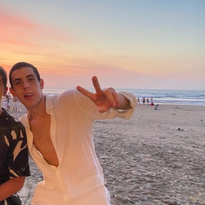 Bruno_camis's tweet photo. #praia #feliz2020 #NovaFotoDoPerfil https://t.co/NUOFGLOc9Q