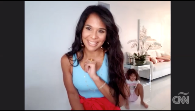 ShowbizCNN's tweet photo. Desafíos de trabajar en casa: cuando mi hija irrumpió en la entrevista con Fito Páez. La entrevista mañana viernes 8 pm hora de Miami por CNNE @MarielaCNN @FitoPaezMusica
https://t.co/okP5568Try
#Entretenimiento #Argentina https://t.co/B7p7TKjAUl