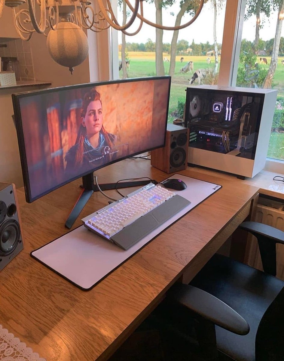 SidTechnology's tweet image. Nice,Clean &amp;amp; Simple🤩❤!
What is your favorite thing about this setup🤔?
Rate Setup 1-10!! 🏆😍

Follow @SidTechnology 
For More Gaming Content 🔥!!
Setup By: u/ThedutchPotato
#PCMASTERRACE #GAMING #BATTLESTATIONS