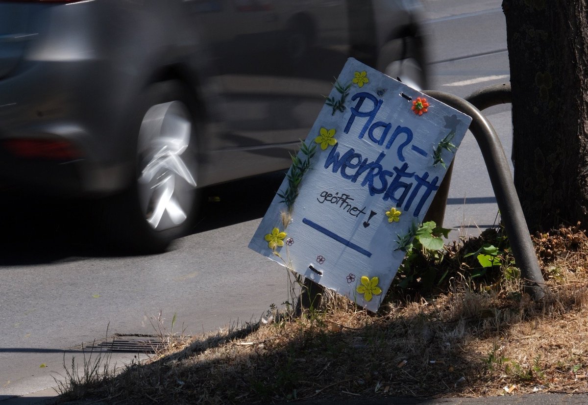 Mit Abstand auf den neusten Stand! 🧡

Das Desinfektionsmittel ist kaltgestellt für: Samstag, den 29.08.20, von 12 bis mindestens 16.30 Uhr. 😷🏚️Kommt vorbei! 

facebook.com/PlanwerkstattF…
