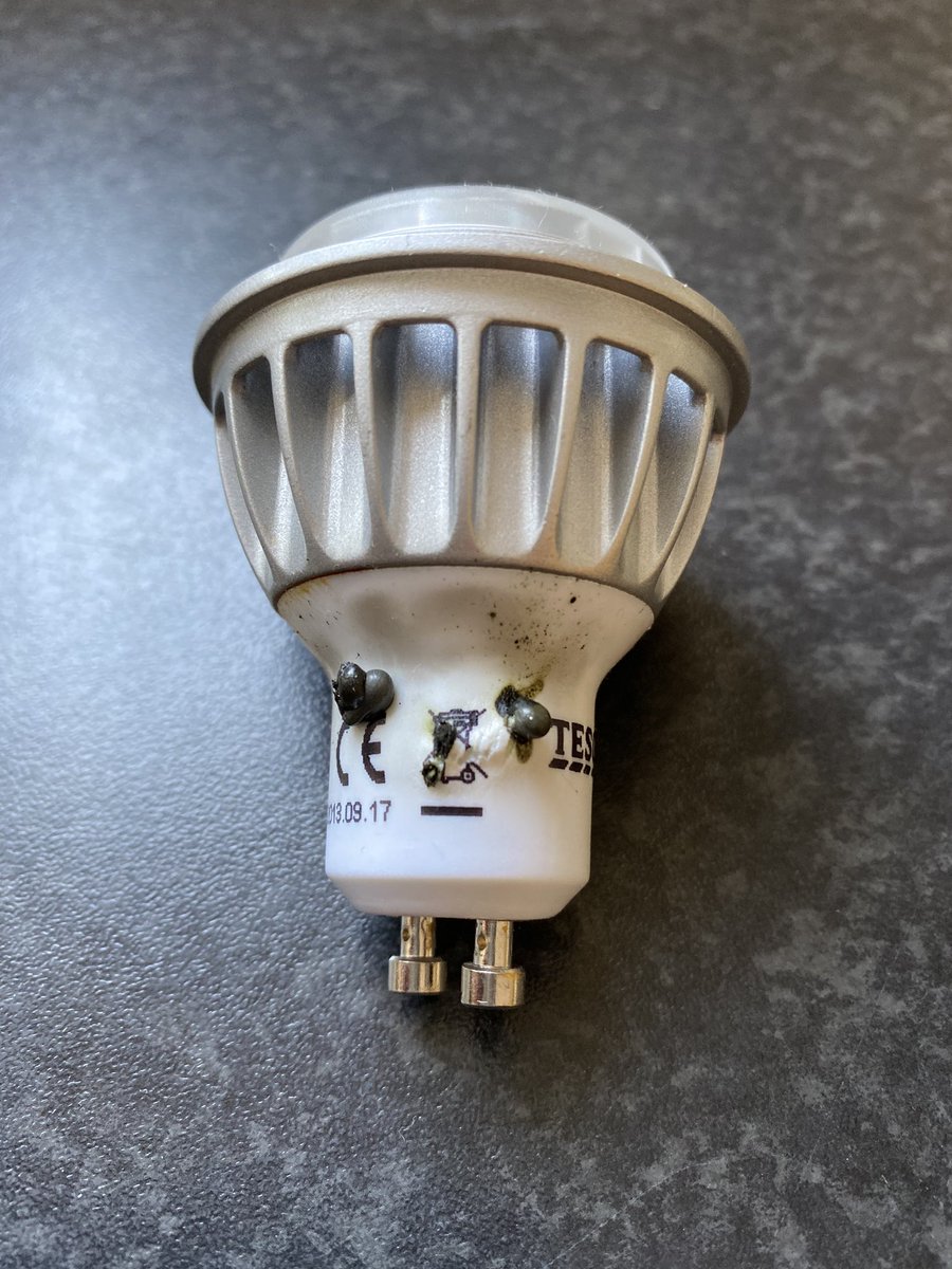 Tony__Townsend's tweet photo. @Tesco I have a query about a bulb that filled my kitchen with smoke. https://t.co/GUAn1Hn2OC