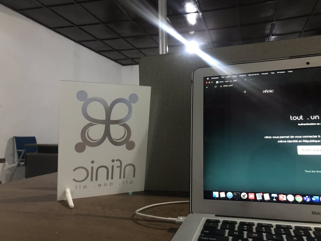 nfinic_'s tweet photo. Ce soir au bureau de nfinic 💪🏾 https://t.co/DXx4I84N60