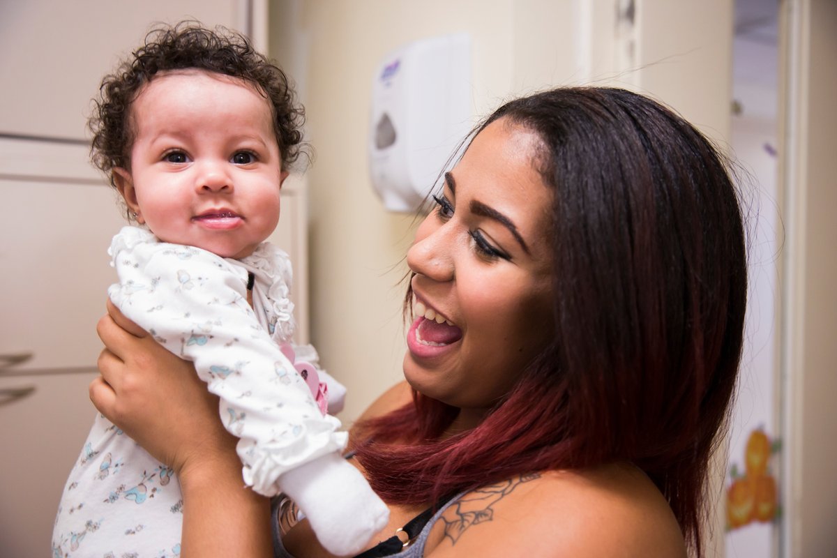 Carnegie Hall’s Big Note, Little Note is a new early childhood music program for families w/ infants. Parents &amp; their babies are invited to try out Music Moments, a home activity series that explores musical learning &amp; play: bit.ly/2P26VZC