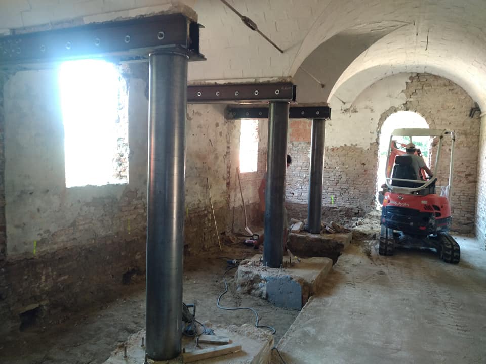 IMPRESADREI's tweet photo. #Consolidamento #strutturale con #carpenteria #metallica #EDILIZIA #RAVENNA #ITALIA #LUGO @IMPRESADREI @qn_carlino @HiltiGB @MapeiSpain @KerakollUK https://t.co/JJu4hAbUkO