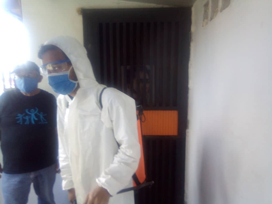 Zona10Sucre's tweet photo. Jornada desifección #BRICOPT en Blq 2 Lomas Urdaneta, articulación Miriam Aray, Jfa UBCH Cancha Andrés Quintero y Pto Comando #Eje13 Pquia Sucre Ccs.
#QuedateEnCasa 
@yukemberly 
@Eje13SucreCcs
@Antonio11524520
@eduardopinate
@ErikaPSUV
@AYmca13 
@edusocialista
@casiqueAK47 https://t.co/2QGemX7ASo