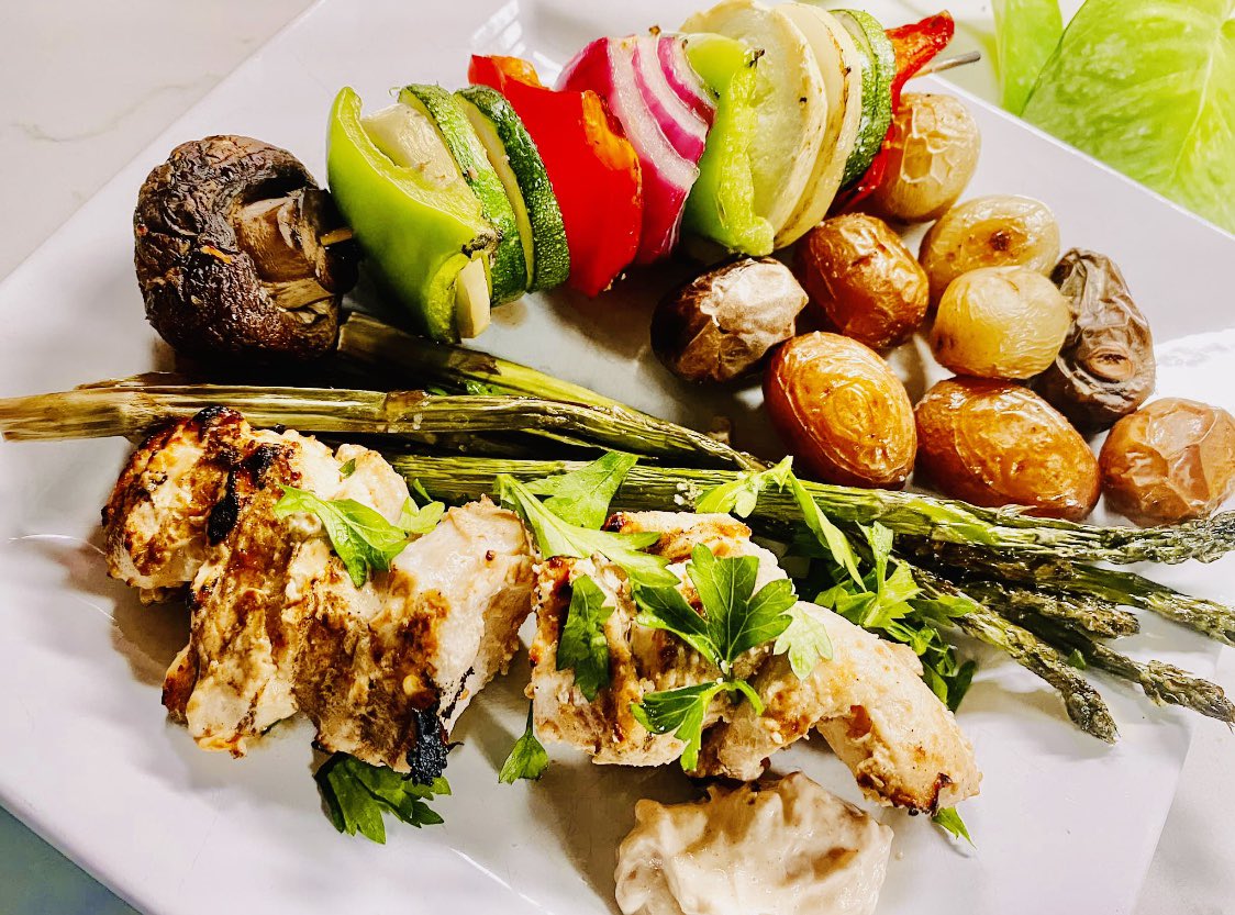 #ChickenKebabs #RoastedRussetPotatoes #OrganicGrilledAsparagus #LunchIsServed #EatPGH #TrueCooks #GrilledToPerfection #FullOfFlavor 🔥🍗🍗🥔🌿👌👌