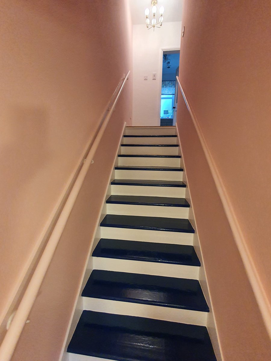 excelldecorator's tweet photo. Recent hallway. Ballet Pink on the angled walls, white landing up top and bottom, white and Knights Rose blue on the stairs. All @Tikkurila_UK products. Amazing 🤩 https://t.co/OKyHiheSlz