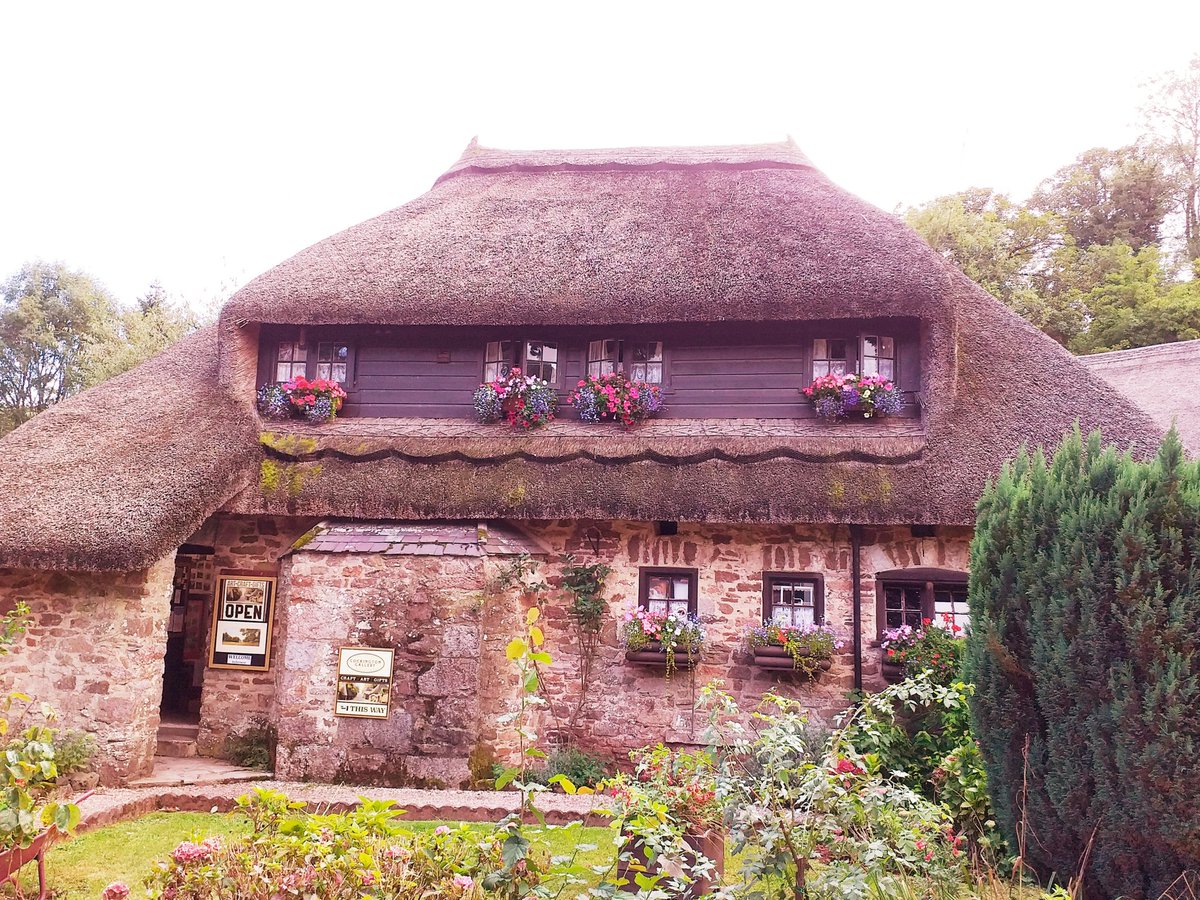 A thatched cottage in Cockington historic village. #ThatchedCottage #Historical #village #CountryPark #Devon