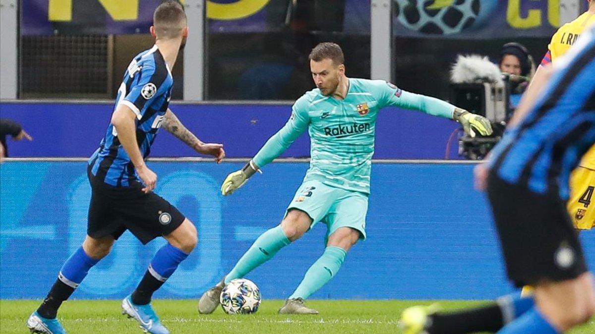 sport's tweet photo. #FCB 🔵🔴

🤔 ¿A quién te gustaría ver en la portería del Barça durante la ausencia de Ter Stegen?

❤️ = Iñaki Peña
🔄 = Neto 

https://t.co/1zN8achjg8 https://t.co/wWieEsMcFI
