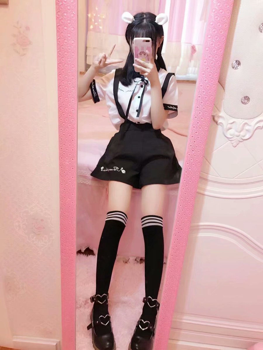 fdfdf86018680's tweet photo. 半夜啦，想玩视频的哥哥快点找我。

#视频 #视频一对一 #视频裸聊  #视频聊天  #视频裸聊一对一  #裸 #裸聊 #裸聊视频  #裸露自由  #语音 #爱 #语爱 #萝莉 #性感 #反差婊  #射 #射屏 #文爱 #文 https://t.co/ENEniFdKLK