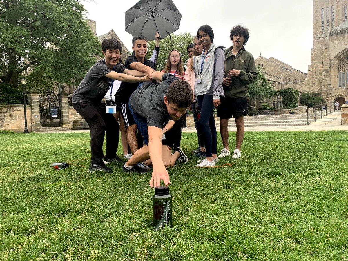 FTEorg's tweet photo. #TBT to Yale University 2019 when students showed us how to reach for their goals rain or shine #Econ4Leaders #EFLthrowback ☂️🏆 https://t.co/jr7MoEkZHv